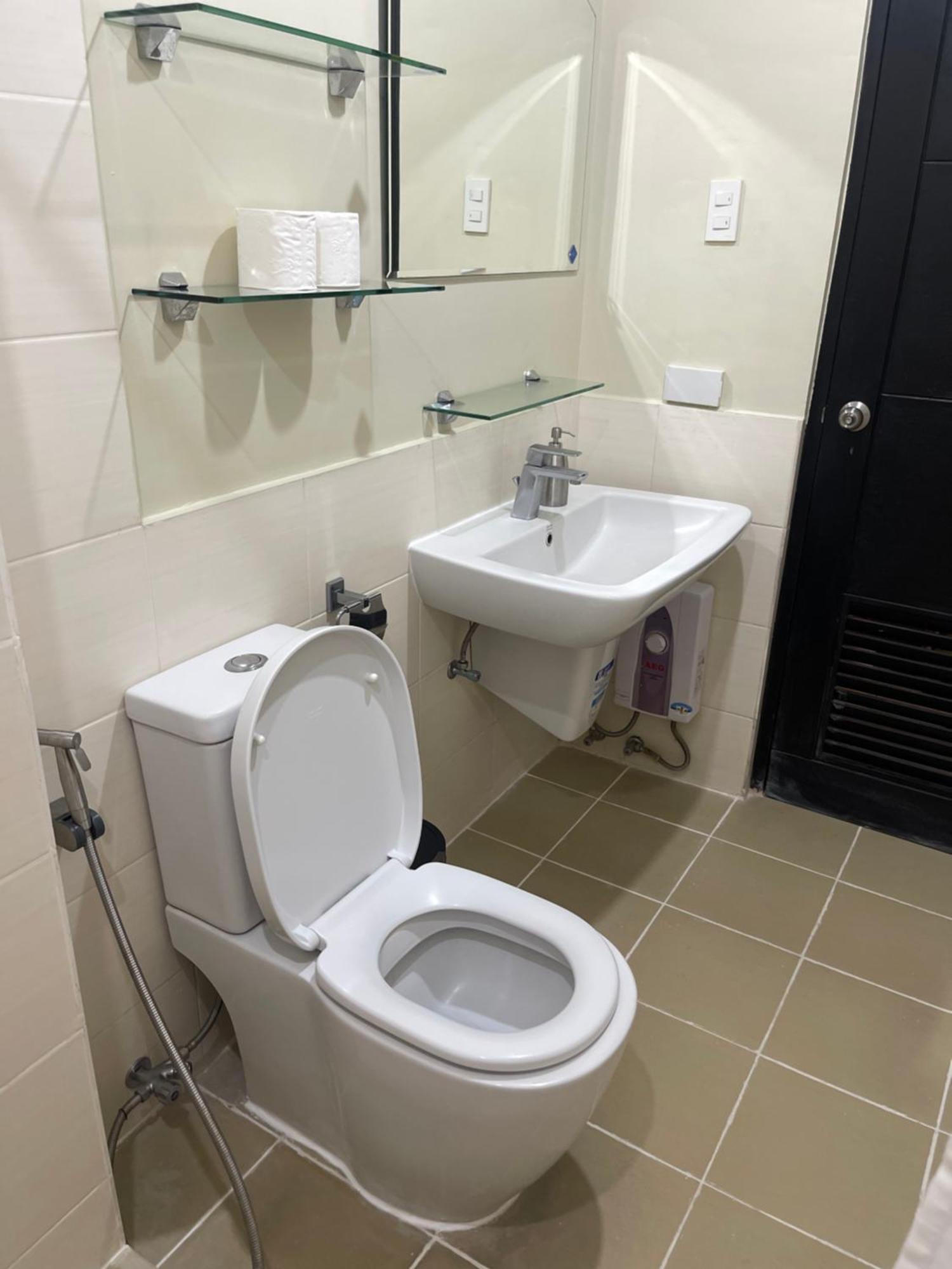 Condo With Direct Access To Shopping Mall In Bacolod City Exterior foto